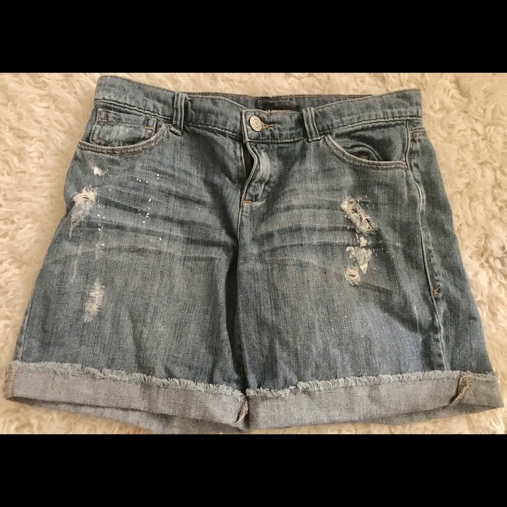 New York & Company distressed shorts. Size 4.